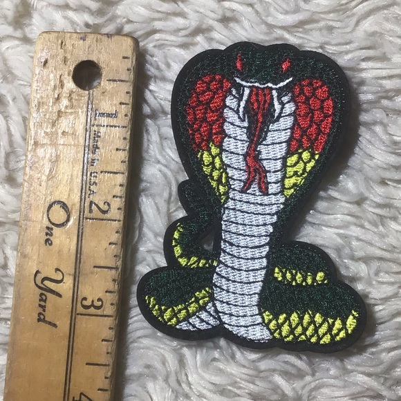 Cobra snake embroidered iron on patch - Picture 2 of 2